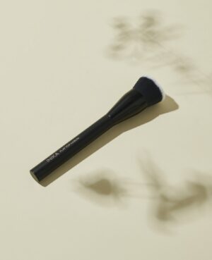 Inika Flat top kabuki brush. Insideout by Sam